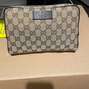 Gucci Belt bag or can be worn as crossbody!